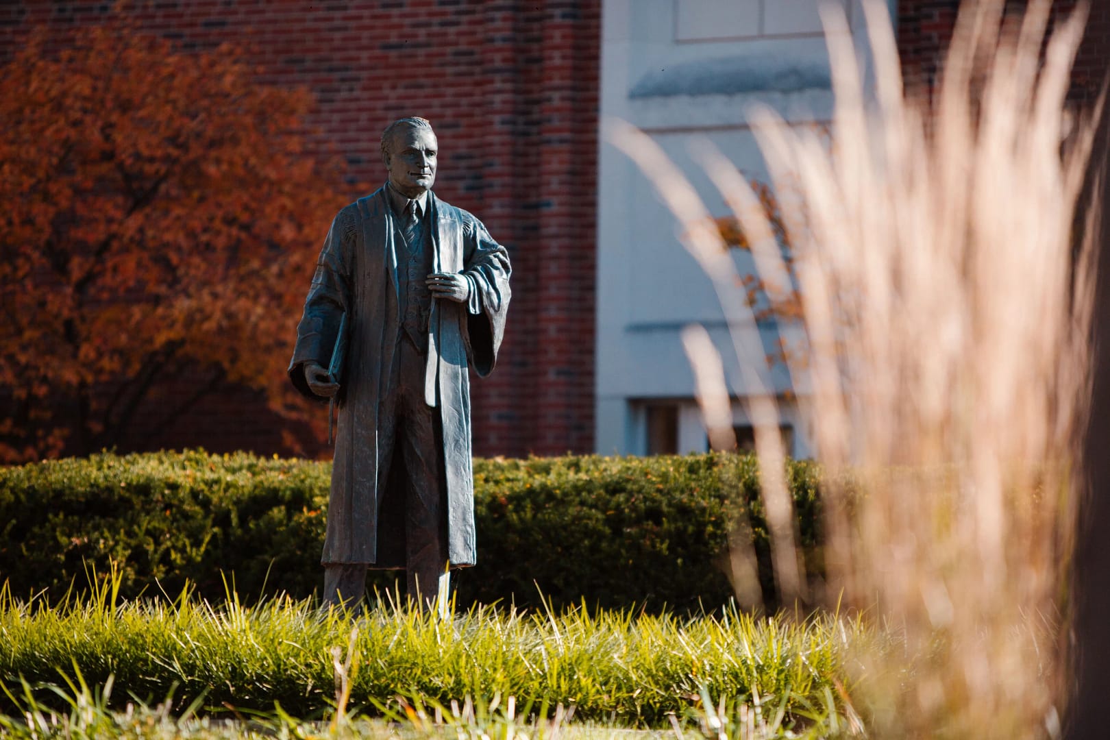 Morrison statue in fall